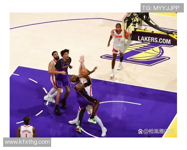 湖人快船巅峰对决再度上演球迷期待精彩瞬间与激烈较量